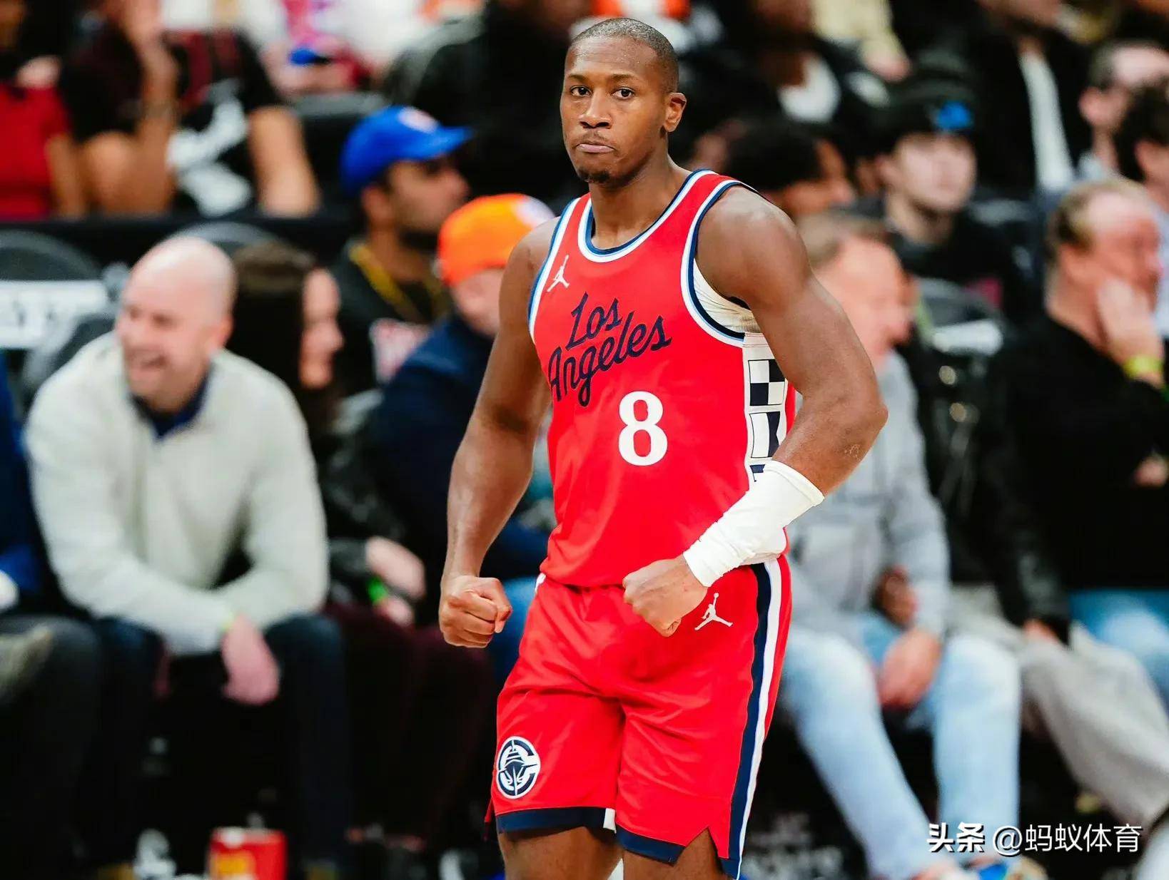 开云体育登录-快船惨负尼克斯，季后赛前景黯淡