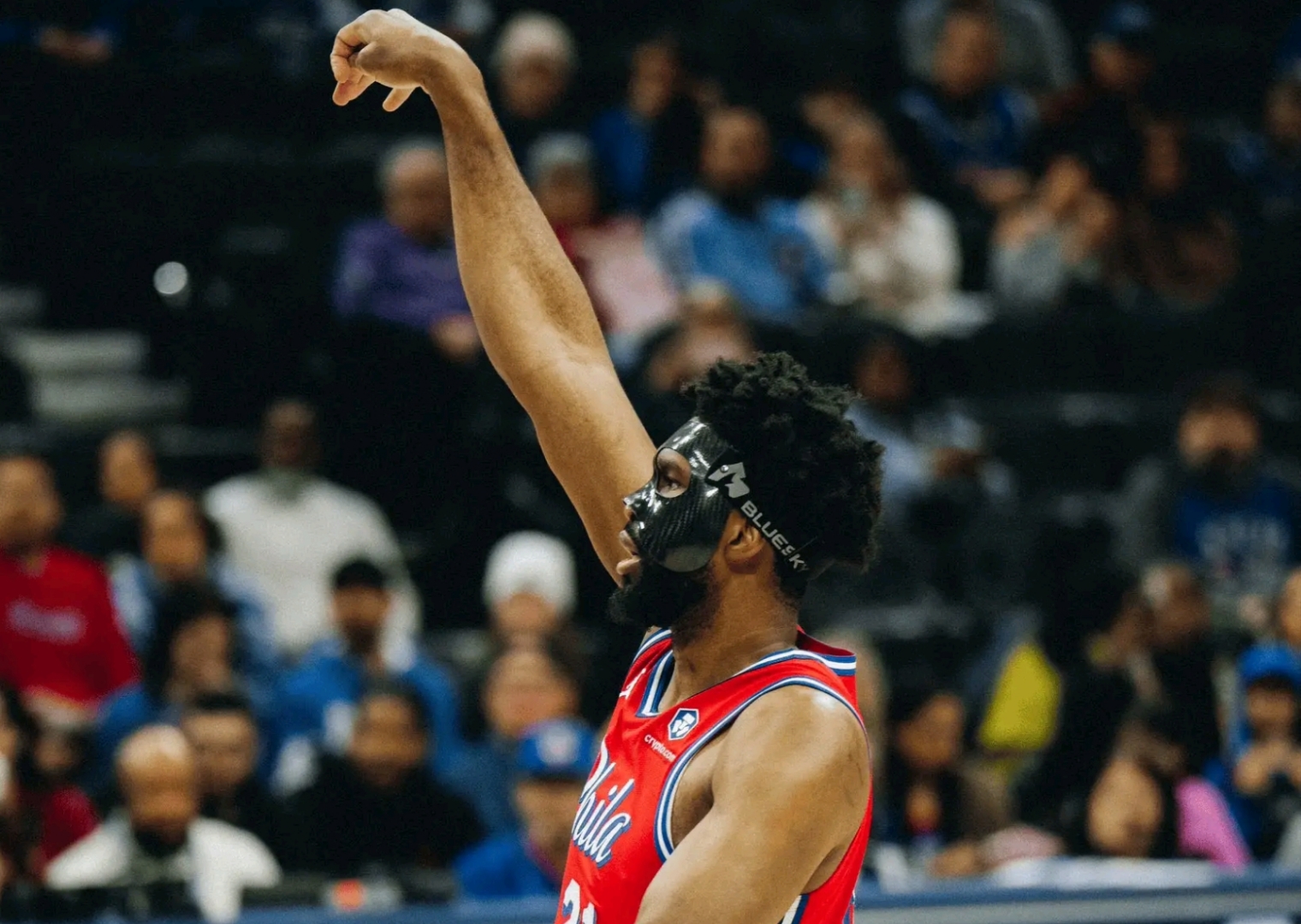 76人胜骑士止连败，恩比德32分