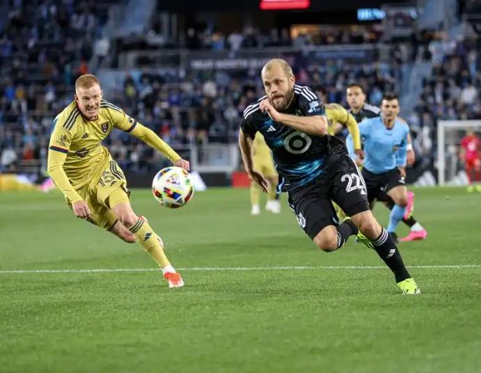 包含足球之美!实力对决风度翩翩,胜负难分的词条 包含足球之美!实力对决风度翩翩,胜负难分的词条