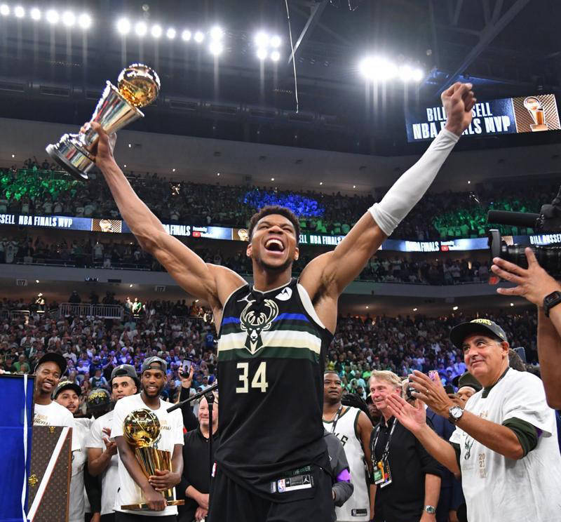 雄鹿夺得季后赛名额，库里独得分猛虎不爭的简单介绍